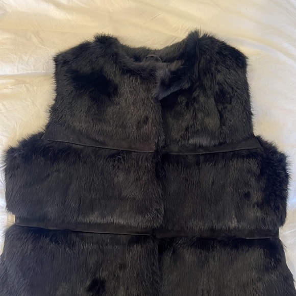 Linda Richard’s black fur very suede detail - Picture 2 of 6